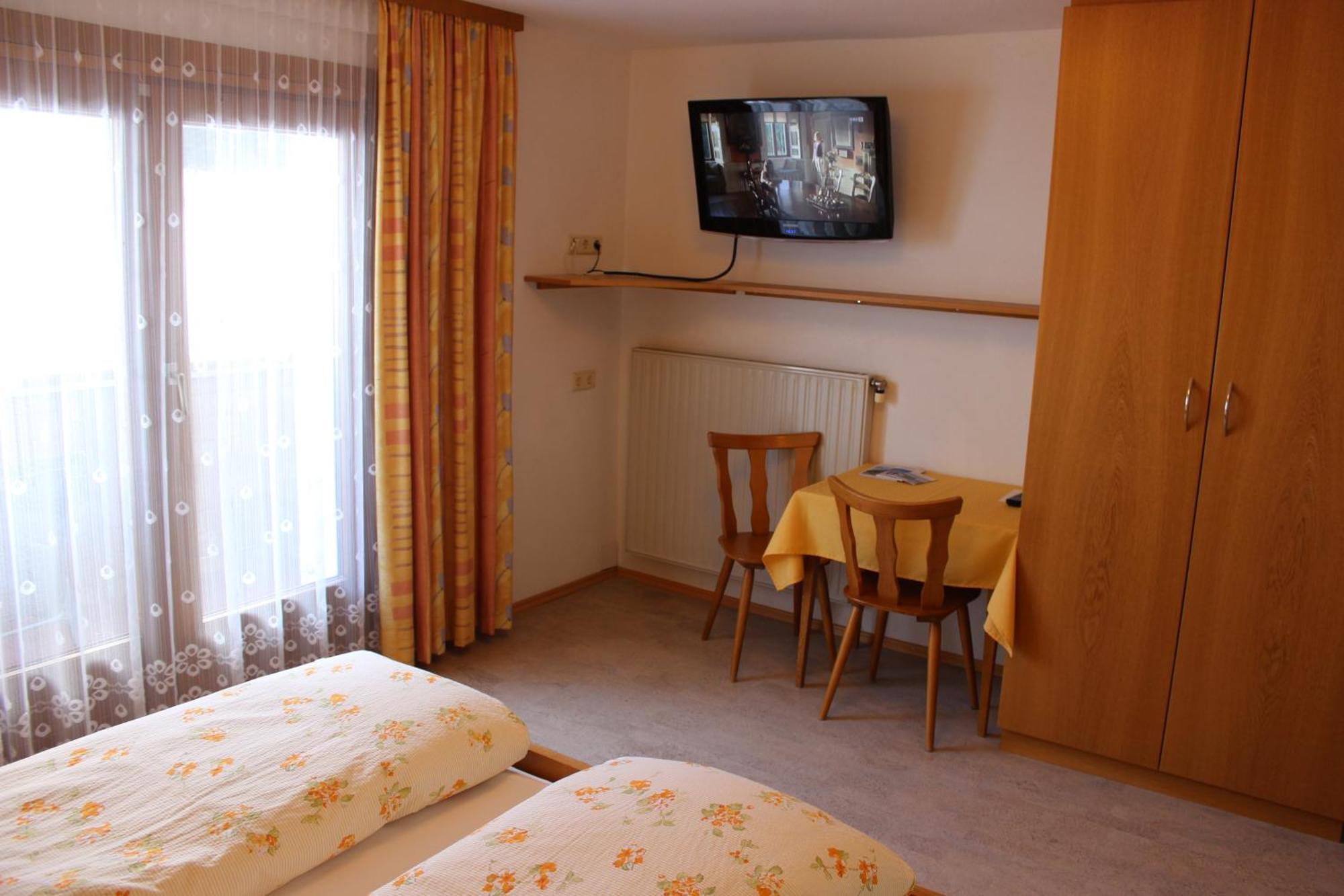 Haus Christian Apartment Klosterle am Arlberg ภายนอก รูปภาพ